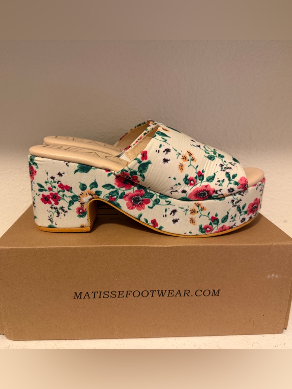 Beach by Matisse Terry White Floral Platform Sandals Size 10